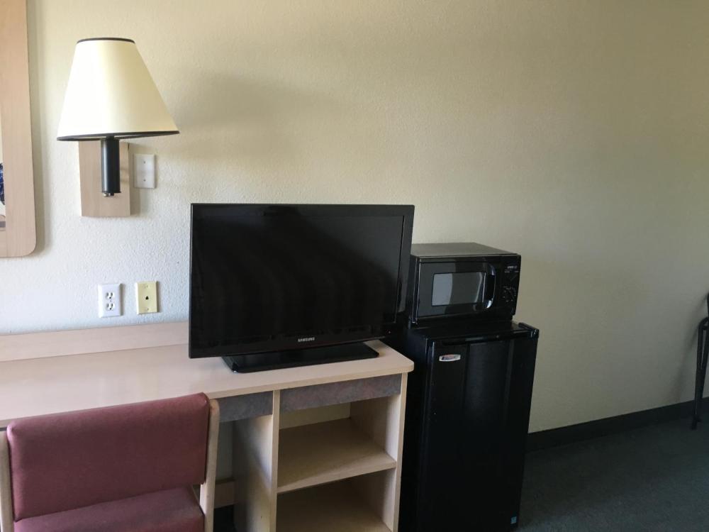 Queen Room - Disability Access interior
